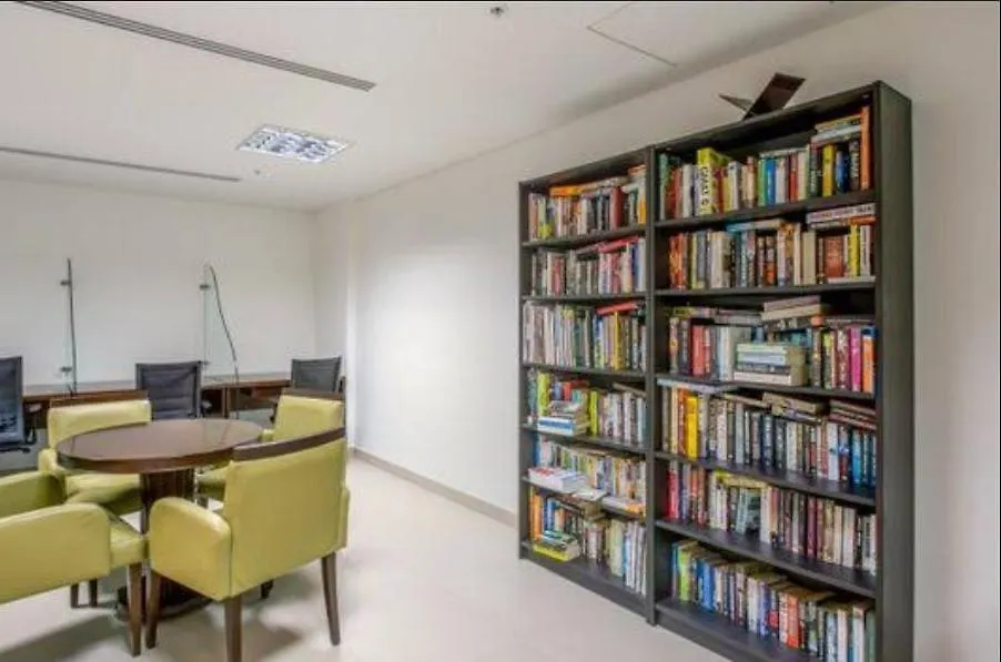 White Sage Spacious 1Br At Marina Promenade Dubai